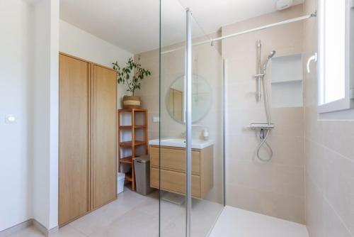 Fürdőszoba, Maison au calme absolu proche de la mer in La Mole