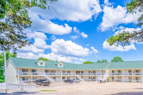 Hotel O Eureka Springs - Christ of Ozark Area - image 9