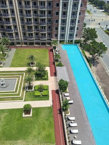 WP1102 Facing pool view near MOA, Manila