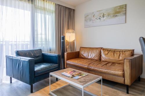 2 twin beds, 1 sofa bed