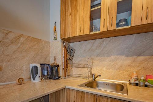 Modern 1BR Apt - Top Location 4 min to Metro by Flat Mаnager, Sofia (Foto 10)