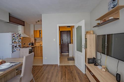 Modern 1BR Apt - Top Location 4 min to Metro by Flat Mаnager, Sofia (Foto 7)