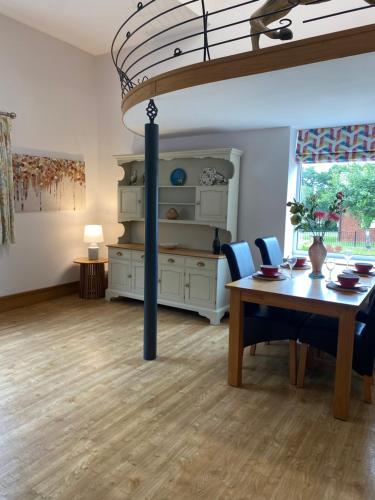 2 Bed Rural Retreat in Dorset Includes a private Hot Tub and cosy wood burner in Horton