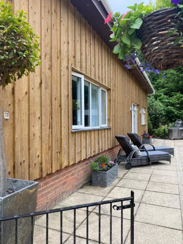 2 Bed Rural Retreat in Dorset Includes a private Hot Tub and cosy wood burner in Horton