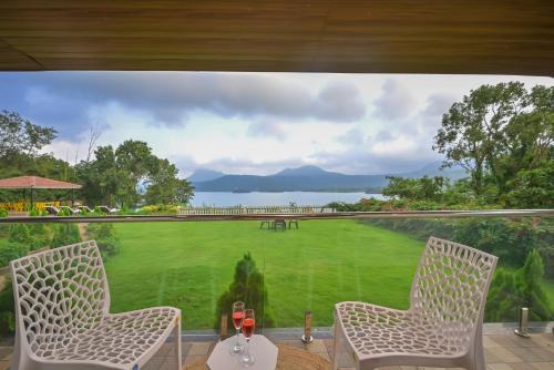 Swimming pool, Luxurious Infinity Pool Villa Overlooking Pawna Lake Best For Parties And Events in Lonavala