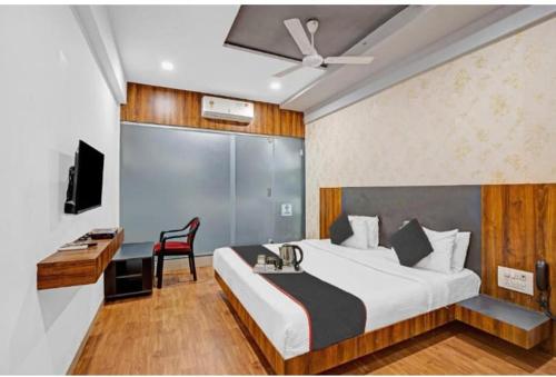 the valentine hotel in อุธนา