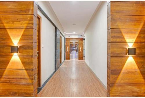 the valentine hotel in อุธนา