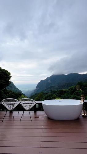 Hot tub, ม่านหมอก ผาฮี้ near Azago Cafe