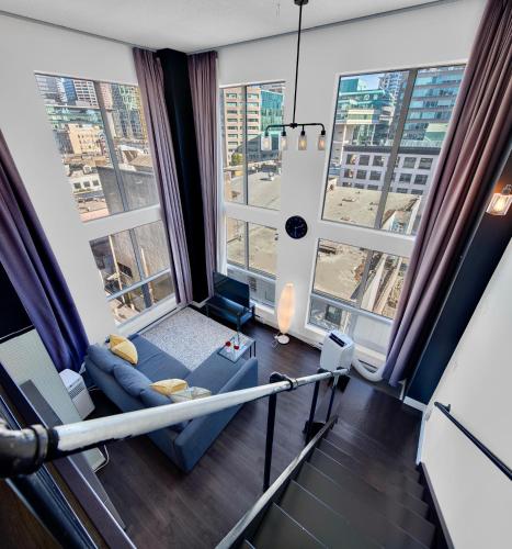 Trendy Downtown Loft Apartment - King Bed!