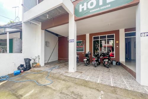 Pintu masuk, RedDoorz @ Dimens House Sragen in Sragen