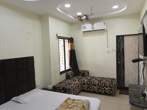 LL Guest House, Hinganghāt