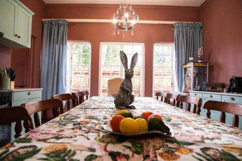 廚房, Greyton Toad Hall exclusive use up to 18 and by supplement up to 22 with massive pool and hot tub an in 格雷頓