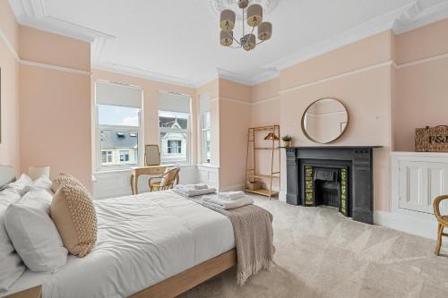 SPACIOUS & STYLISH 5-BEDROOM TOWNHOUSE IN DESIRABLE PEVERELL PLYMOUTH, Plymouth (photo 9)