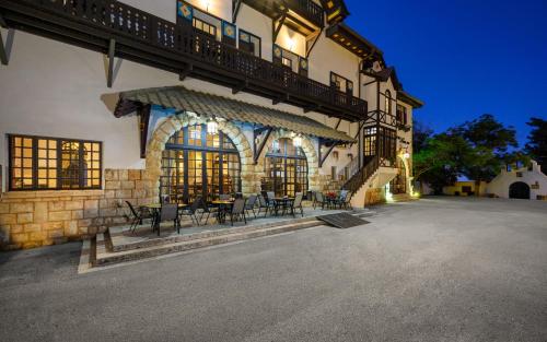 Elafos Hotel - 숙소 외관