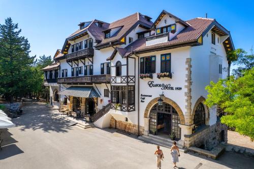 Elafos Hotel, Sálakos
