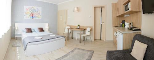 Szíriusz Apartmanház (Sziriusz Apartmanhaz) in Ovaros