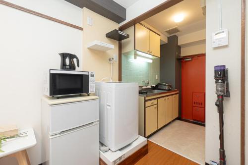 B&B 103 under the clear sky Go straight to Narita 8 minutes on foot from Kinshicho Station 1 minute on foot from Asakusa and Skytree 50 minutes from Disneyland 1 minute from Monopolis
