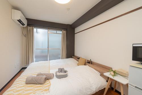 B&B 103 under the clear sky Go straight to Narita 8 minutes on foot from Kinshicho Station 1 minute on foot from Asakusa and Skytree 50 minutes from Disneyland 1 minute from Monopolis