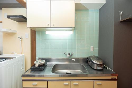 B&B 103 under the clear sky Go straight to Narita 8 minutes on foot from Kinshicho Station 1 minute on foot from Asakusa and Skytree 50 minutes from Disneyland 1 minute from Monopolis