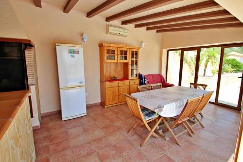 Santa Ana - pretty holiday property with garden and private pool in Benissa in โบไนเร