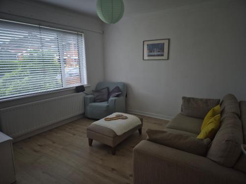 2 bed room house available with free parking in สเกโกเนล