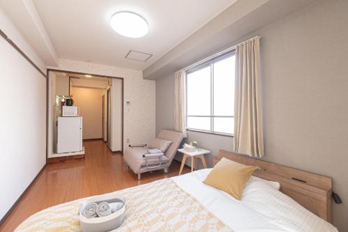 Clear Sky Guesthouse 205 Direct to Narita Airport, 8-minute walk from Kinshicho Station, within walking distance of Asakusa and Clear Sky Tower, 50 minutes to Disneyland, 1 minute to the mall