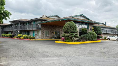 Pepper Tree Inn - image 11