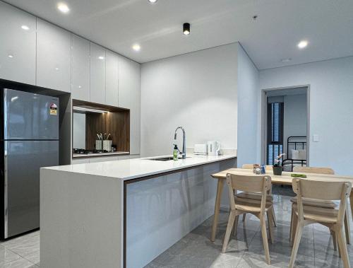 kuhinja, Quiet & Practical 2BR Apartment in Zetland