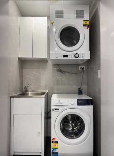Quiet & Practical 2BR Apartment in Zetland