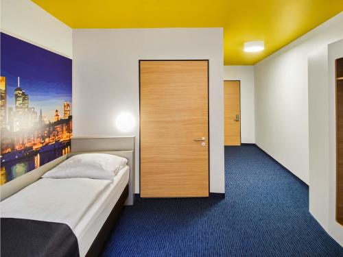 B&B HOTEL Frankfurt-Hbf - image 3