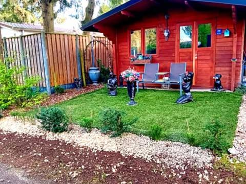 Chalet op een rustig park in de natuur in พุดเทน