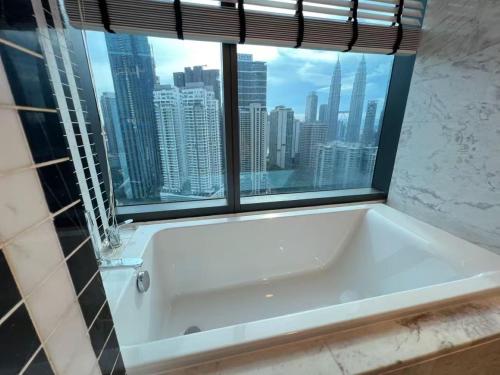 1R1B (2-4Pax）Eaton Residence KLCC by HM Costa Doro - image 9