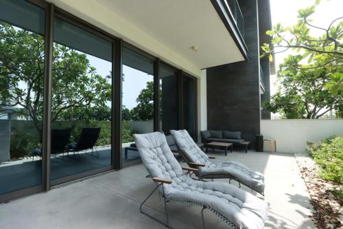 Facilities, High-end Beachfront 4BR Duplex with Patio Sea and Burj View in Pearl Jumeirah