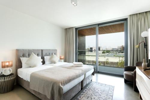 High-end Beachfront 4BR Duplex with Patio Sea and Burj View in Pearl Jumeirah