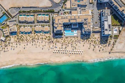 High-end Beachfront 4BR Duplex with Patio Sea and Burj View - image 5