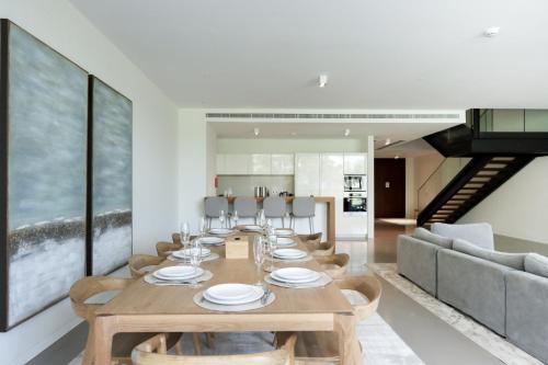 Facilities, High-end Beachfront 4BR Duplex with Patio Sea and Burj View in Pearl Jumeirah