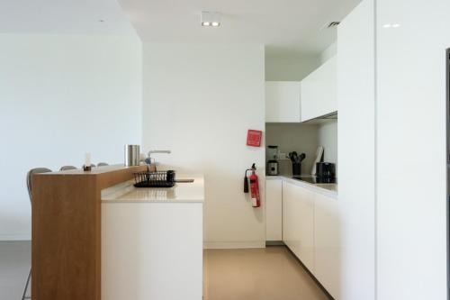 Kitchen, High-end Beachfront 4BR Duplex with Patio Sea and Burj View in Pearl Jumeirah