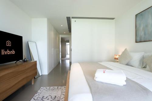 High-end Beachfront 4BR Duplex with Patio Sea and Burj View - image 3