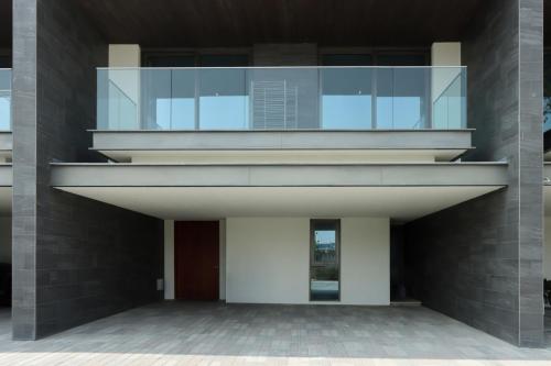 High-end Beachfront 4BR Duplex with Patio Sea and Burj View - image 13