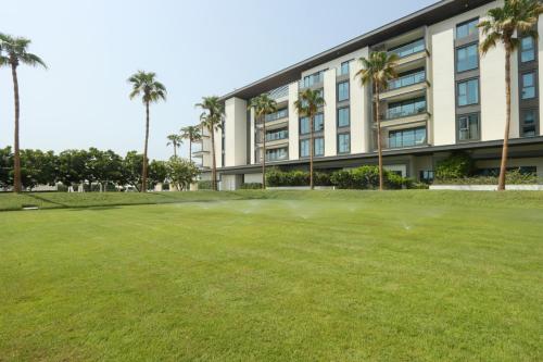 High-end Beachfront 4BR Duplex with Patio Sea and Burj View - image 14