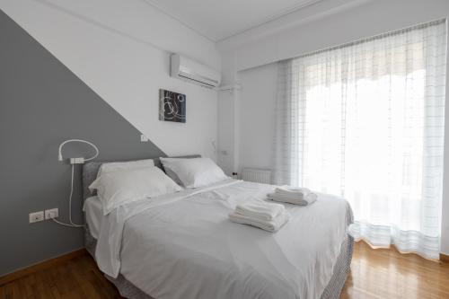 Massive 2 Apartment Combo Unbeatable Acropolis Views Sleeps 9 - image 13