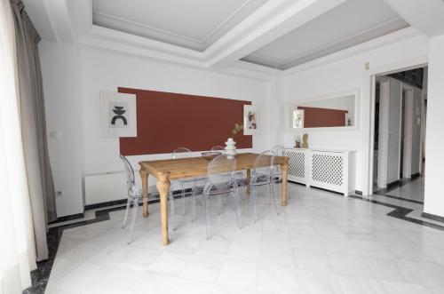 Massive 2 Apartment Combo Unbeatable Acropolis Views Sleeps 9 - image 10