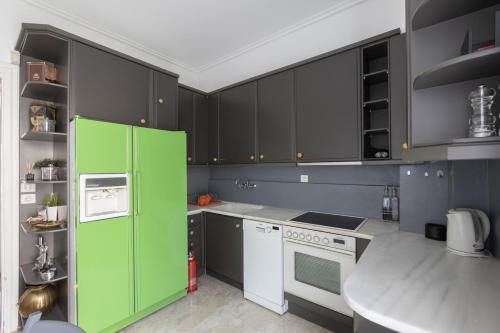 Massive 2 Apartment Combo Unbeatable Acropolis Views Sleeps 9 - image 14