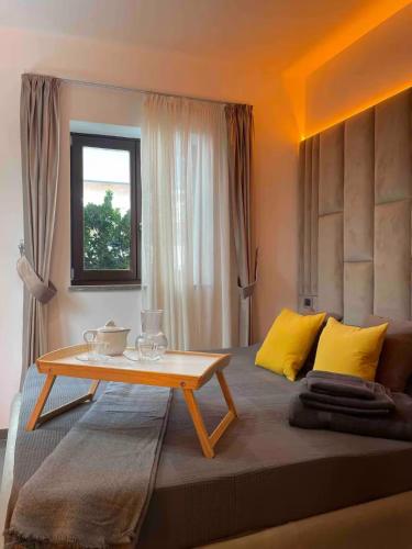 JOIVY Exclusive 2-Bedroom Villa with Private Garden - 5 minutes from the Colosseum, Roma (foto 9)