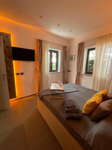 JOIVY Exclusive 2-Bedroom Villa with Private Garden - 5 minutes from the Colosseum, Roma (foto 10)