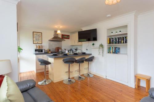 Free Parking - City Centre - 3 Bedrooms - 5 Guests in Corstorphine
