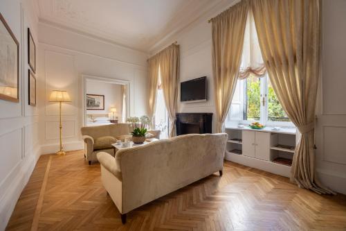 แกรนด์ โฮเทล พลาซา (Grand Hotel Plaza) near เปียซซา ดิ สปัญญา