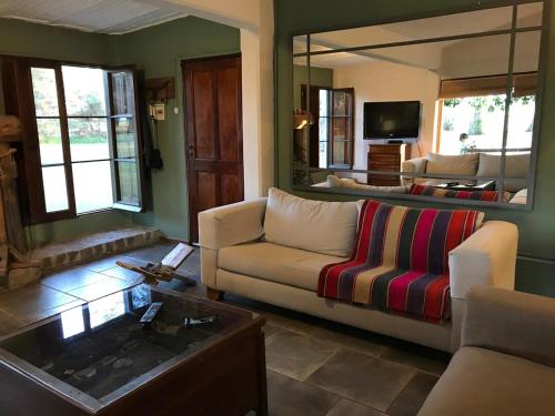 Casa de campo con piscina, limpieza y desayuno in Achiras