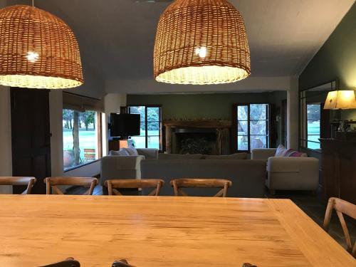 Casa de campo con piscina, limpieza y desayuno in Achiras