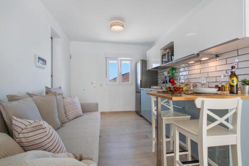 Neral relax in ลาสปลายิตาส